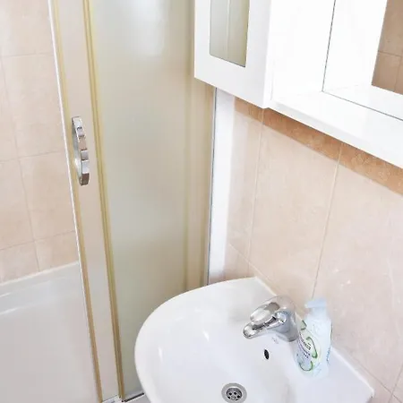 Penzion Vilma Close To Rab 3*
