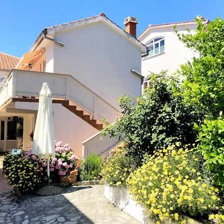 Gasthof Vilma Close To Rab Palit