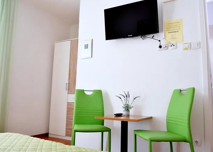 Vilma Close To Rab Palit