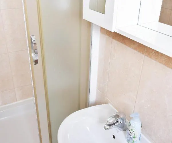 Gasthuis Vilma Close To Rab 3*
